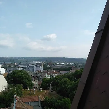 Apartment Penyrent Warna